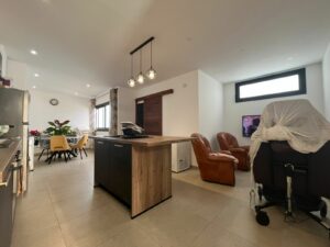 APPARTEMENT T2 MEUBLÉ À TERRE SAINTE À SAINT-PIERRE DE LA RÉUNION
