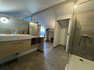 CHAMBRE MEUBLÉE À LOUER EN COLOCATION AU TAMPON DE LA RÉUNION