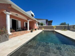 VILLA T3 MEUBLÉE À LOUER À SAINTE-CLOTILDE DE LA RÉUNION