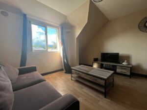 APPARTEMENT T2 MEUBLÉ À LOUER À SAINT-PIERRE