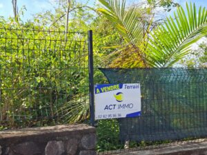 TERRAIN A VENDRE A LA RIVIERE SAINT-LOUIS