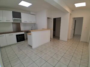 APPARTEMENT T3 À LOUER EN CENTRE-VILLE DE SAINT-PIERRE DE LA RÉUNION