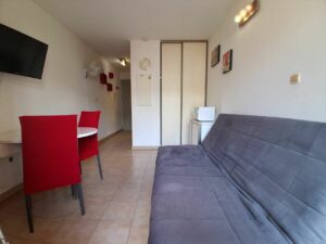 STUDIO MEUBLÉ À LOUER À SAINTE-CLOTILDE À SAINT-DENIS DE LA RÉUNION
