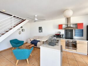 APPARTEMENT T4 DUPLEX MEUBLÉ À LOUER AU CENTRE-VILLE DE SAINT-PIERRE DE LA RÉUNION